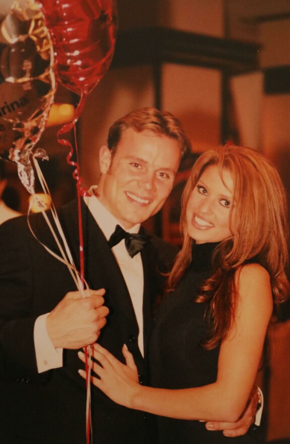 Ystävänpäivää 1998 vietti vielä tuore julkkiskaunotar.