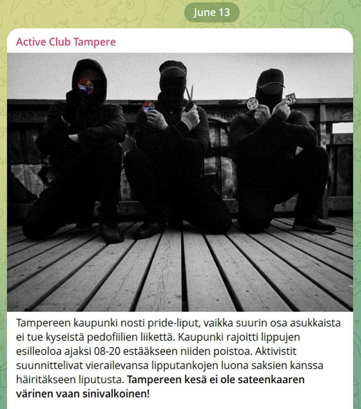 Näyttökaappaus Active Clubin Tampereen paikallisjärjestön Telegram-kanavan julkaisusta kesäkuulta 2025. Kuvassa aktivistit esittelevät vähemmistövastaisia tarroja.