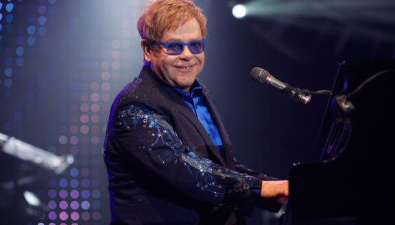 Pianovirtuoosin tavaramerkkinä ovat tummat, värikkäät kakkulat.