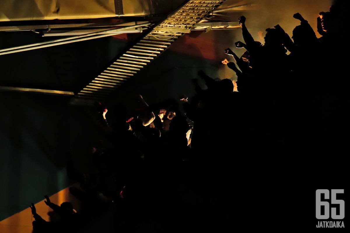 Kannattajien häiriökäyttäytyminen ja ilmastonmuutos nostavat päätään, mutta Liiga ei yritä edes pestä lieveilmiöitään - LIIGA - 20.11.2025 - Kolumnit - Jatkoaika.com