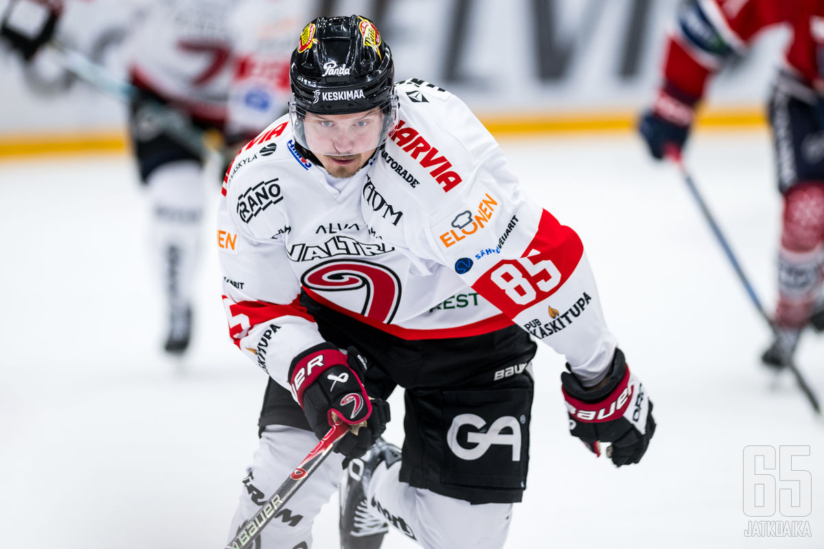 Liigaan täksi kaudeksi palannut Väyrynen ehti pelaamaan Jyväskylässä 21 ottelua.