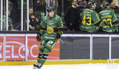 Ilveksen Timi Teuho-Markkola iski kaksi maalia Tapparan Christian Heljangon selän taakse.