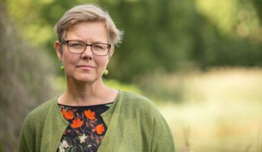 Entinen ympäristö- ja ilmastoministeri Krista Mikkonen: Hallituksen lahja 30-vuotiaalle Suomen ympäristökeskukselle on massiiviset yt-neuvottelut | Vihreät