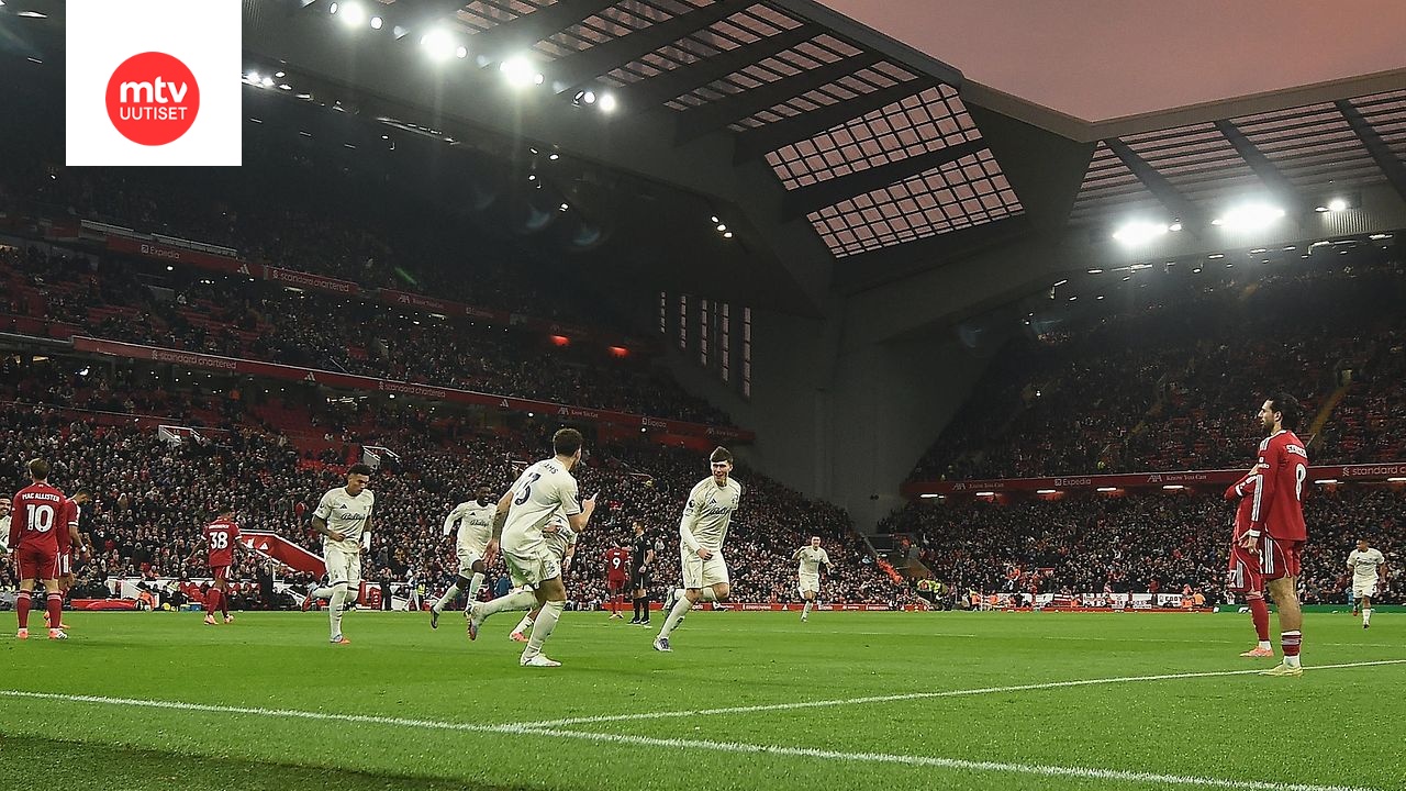 Nottingham Forest tyrmäsi Liverpoolin Anfieldillä maalein 3–0.