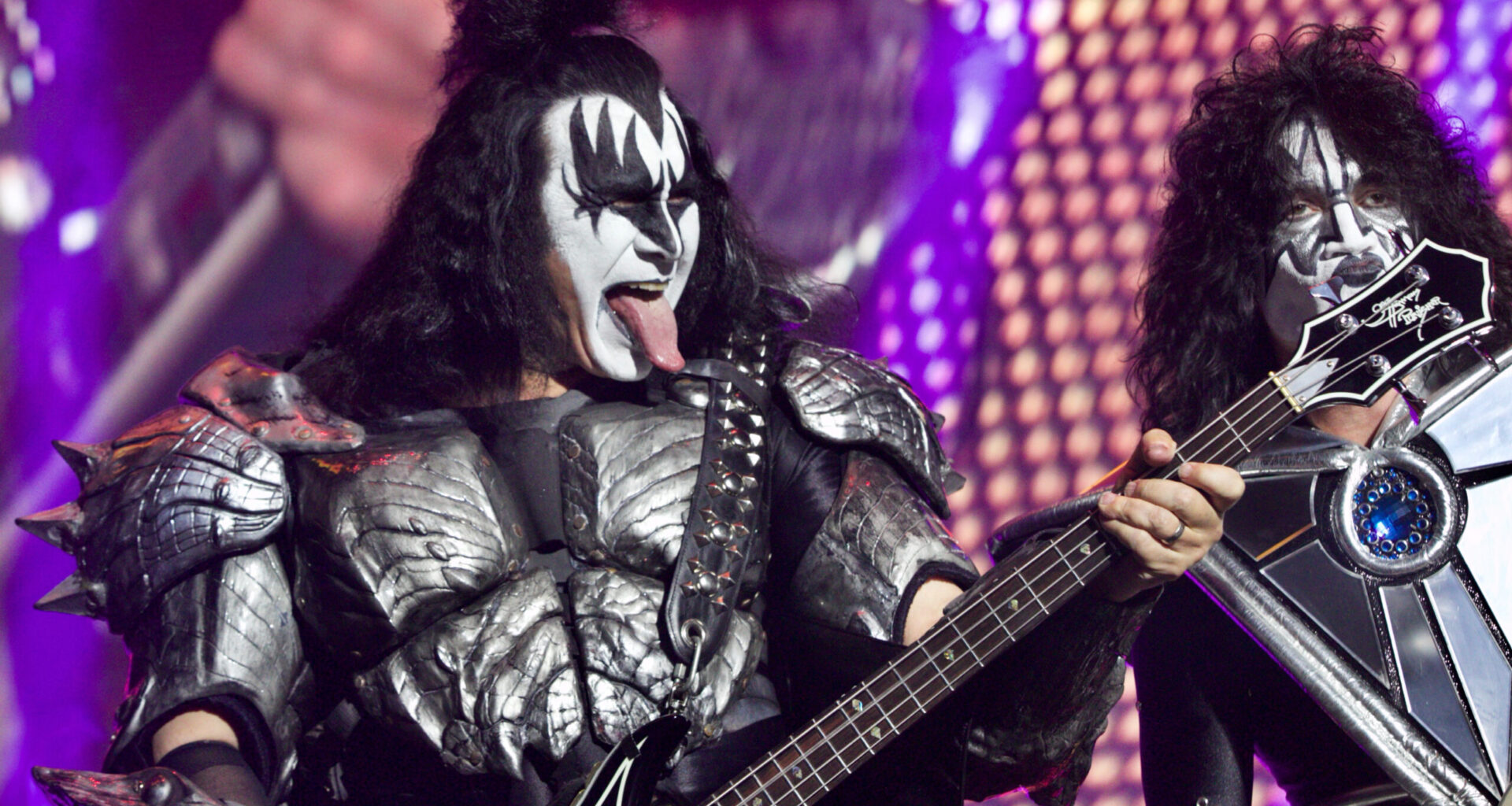 "Olen 76 ja jumalauta, että näytän hyvältä" – Gene Simmons kertoo kakun syönnin olevan hauskinta, mitä voi tehdä housut jalassa