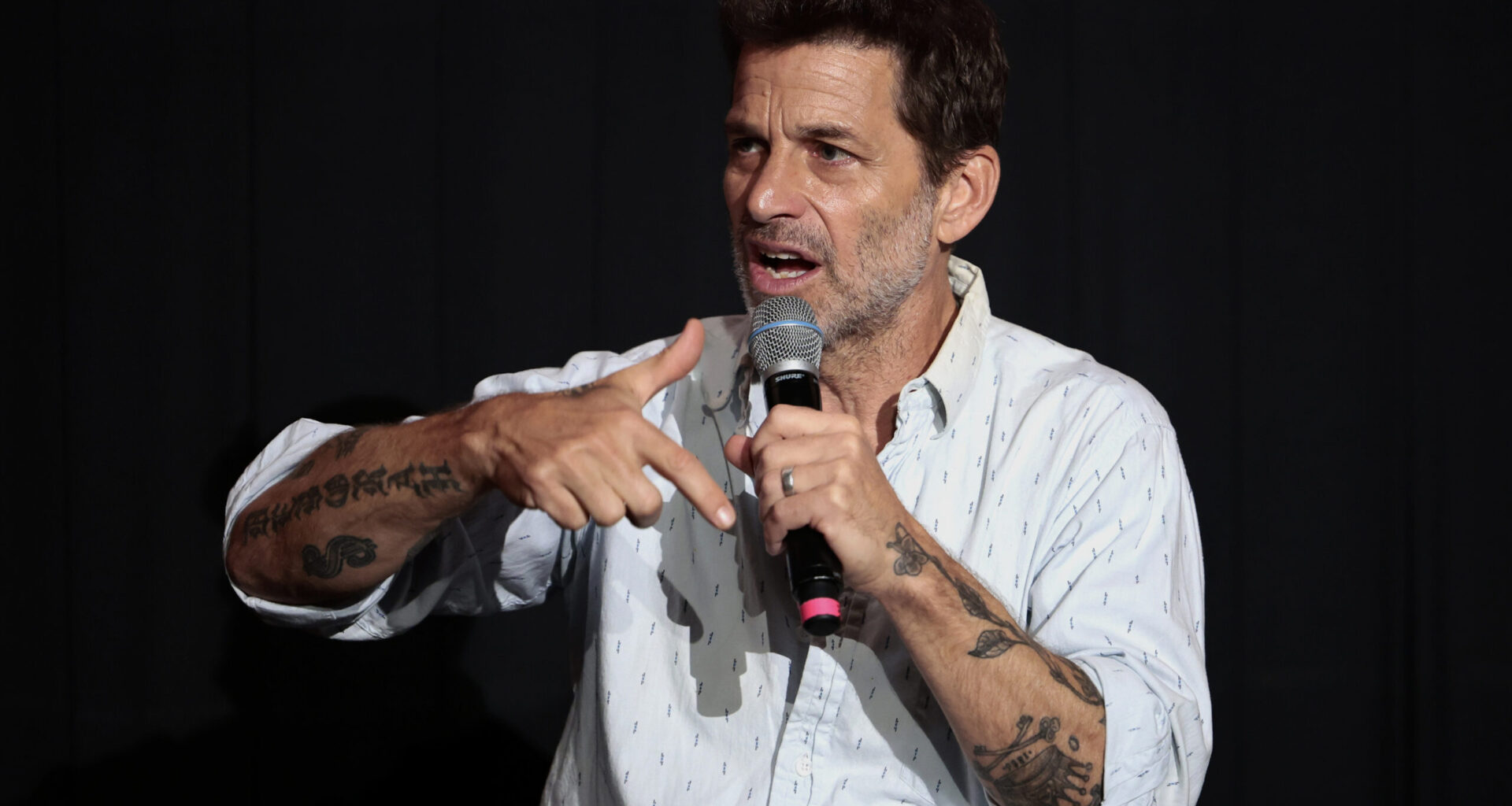 Zack Snyder julkaisi ensimmäiset kuvat pikkubudjetin leffastaan