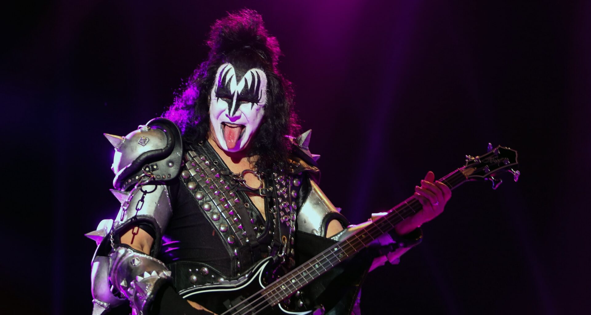 "Kaikkein surullisinta tässä on se..." – Gene Simmons puhui keikkayleisölle tunteikkaasti edesmenneestä Ace Frehleystä