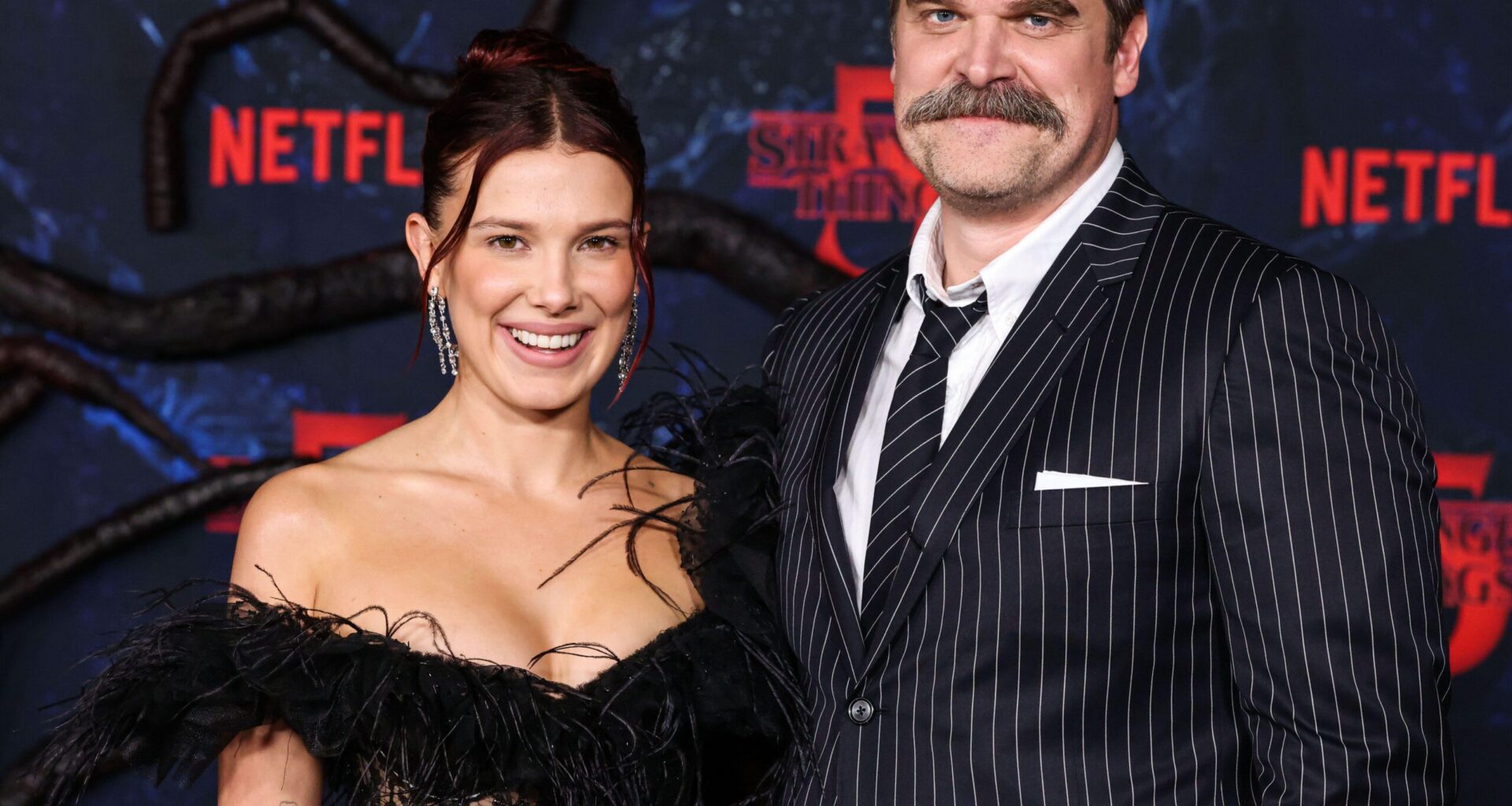 Millie Bobby Brownin ja David Harbourin kahnauksesta lisätietoa: Netflix sai valmiiksi tutkimuksensa