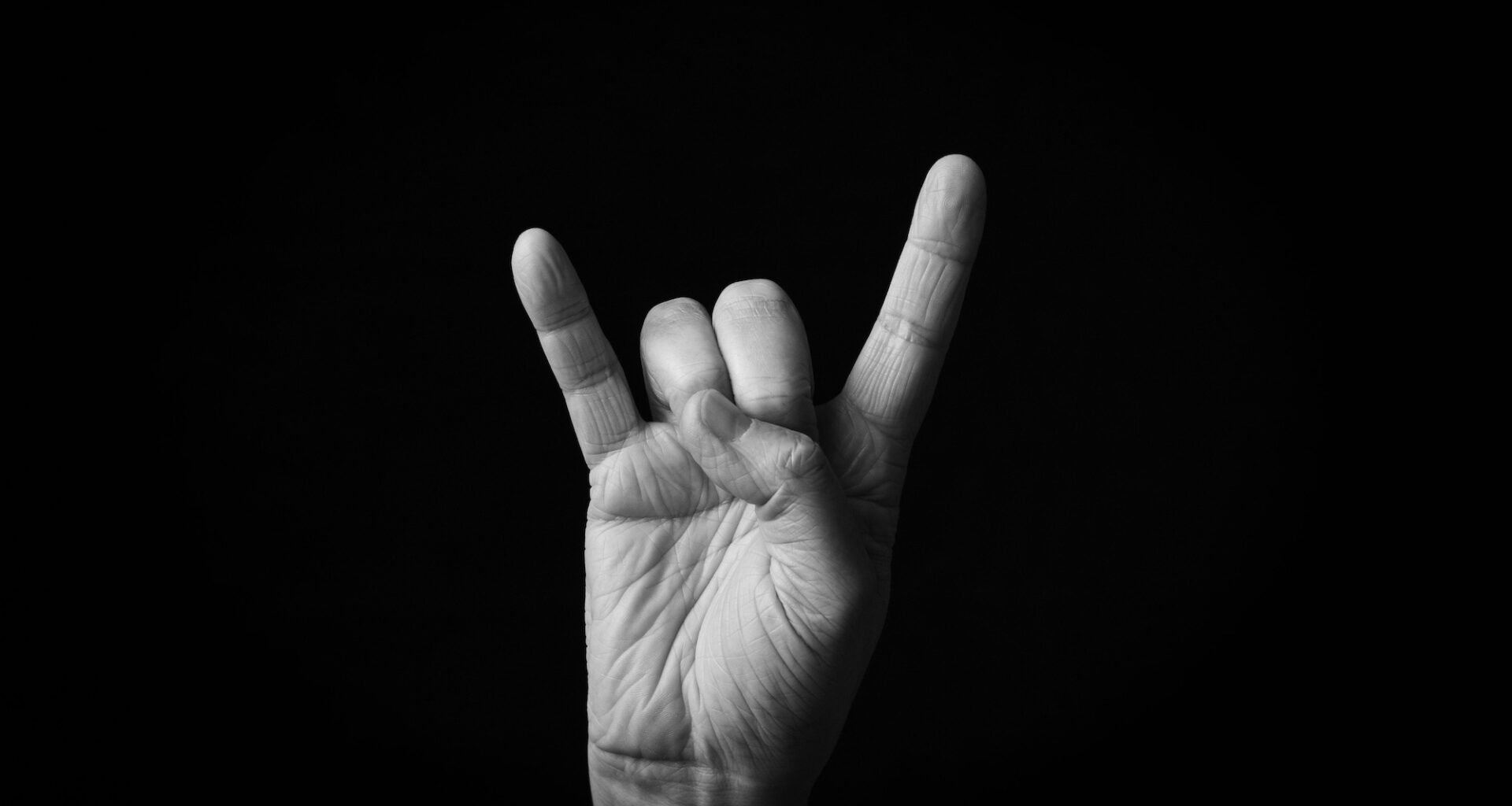 Missikisojen tuomareilta saattoi tipahtaa purkka lattialle, kun yksi kisaaja esitti lavalla ehtaa death metalia