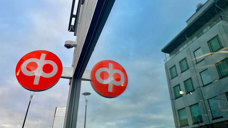 Kaksi osuuspankin logoa.