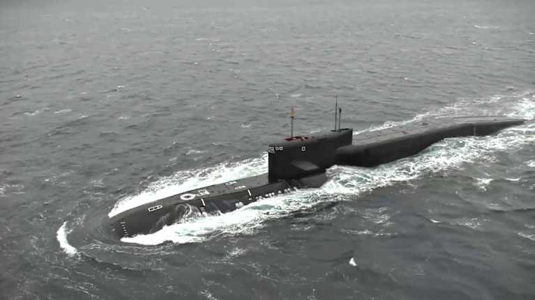 Venäjän puolustusministeriön välittämässä kuvassa Pohjoisen laivaston ydinkäyttöinen Tula-sukellusvene.