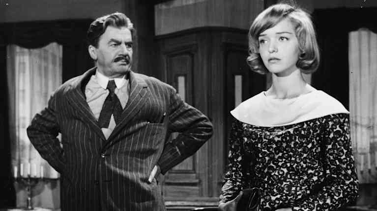 Joel Rinne kädet puuskassa ja Elina Salo.