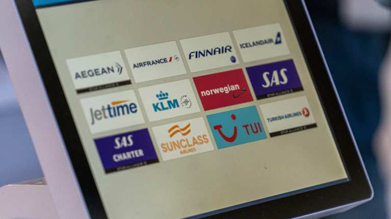 Lähtöselvitysautomaatti Helsiki-Vantaan lentoasemalla.