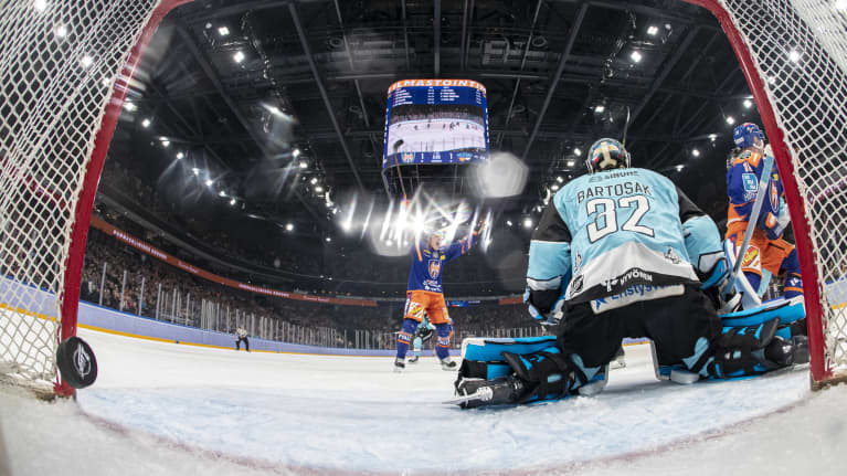 Tappara tuuletti Veli-Matti Savinaisen maalia.