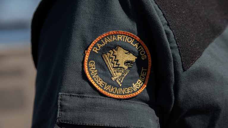 Rajavartijan univormun hihamerkki.