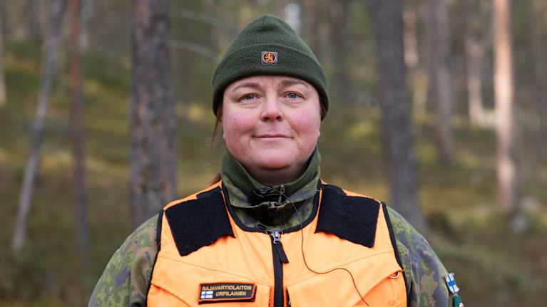 Kapteeni Mervi Urpilainen Ivalon rajajääkärikomppaniassa syksyllä 2023.