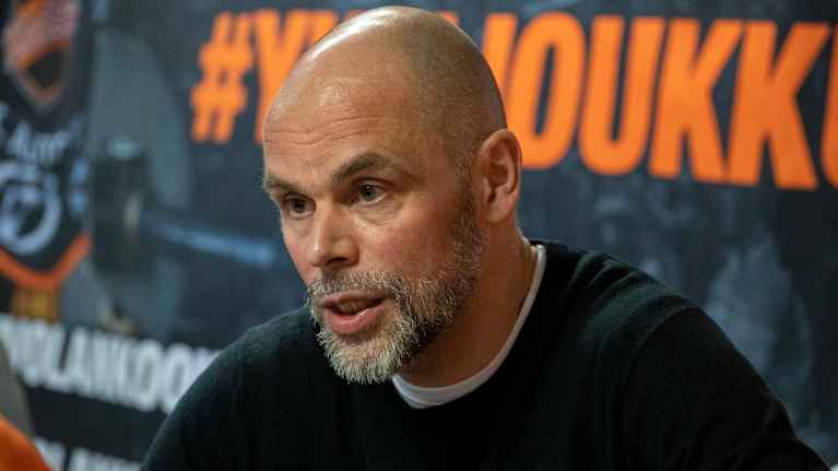 KooKoon päävalmentaja Jouko Myrrä tiedotustilaisuudessa.