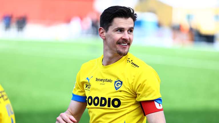 Jukka Raitala lähikuvassa.