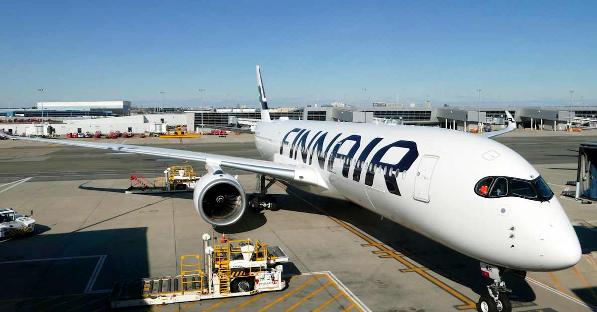 Finnair aikoo haastaa halpalentoyhtiöt: lentoyhtiö haluaa lisää tuloja lisämyynnistä, kuten matkalaukuista | Talous