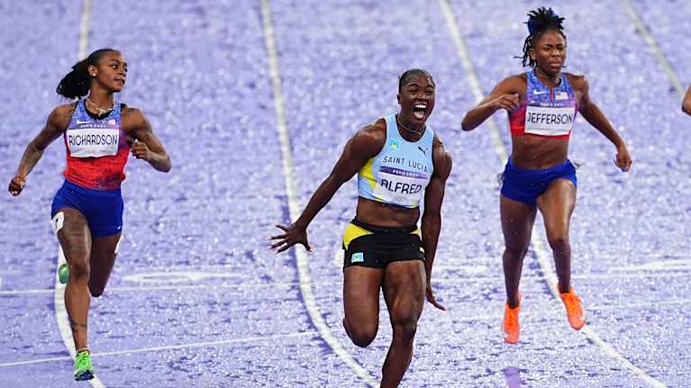 Naisten 100 metrin kolme parasta Pariisin olympialaisissa. Kultaa Julien Alfred, hopeaa Sha'carri Richardsson, pronssia Melissa Jefferson.