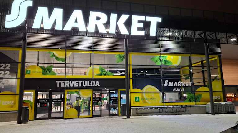 Etelä-Pohjanmaan osuuskauppa Eepeen S-market Alavudella.