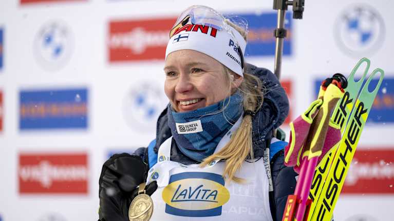 Suvi Minkkinen iloitsee MM-pronssista.