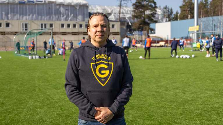 IF Gnistanin toimitusjohtaja Ilkka Vanala Oulunkylän Mustapekka Areenalla.