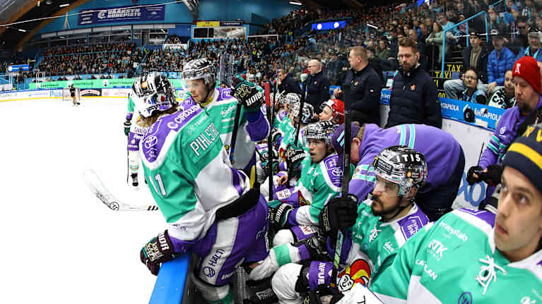 Jokerien vaihtoaitio liigakarsinnassa 12.04.2025.