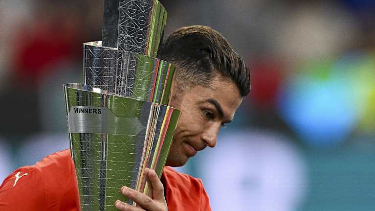 Cristiano Ronaldo juhlii Kansojen liigan voittoa 2025.