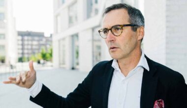 Eläketurvakeskuksen johtaja torjuu kritiikin riskien väheksymisestä – eläkkeistä voidaan leikata tarvittaessa | Talous