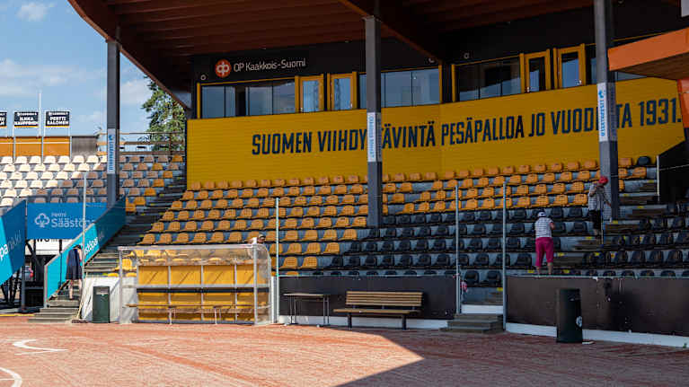 Kouvolan pesäpallostadion.