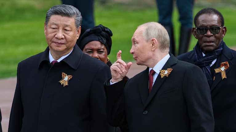 Kiinan presidentti Xi Jinping oli keväällä Moskovassa seuraamassa voitonparaatia, jolla Venäjä juhlisti 2. maailmansodan päättymistä.