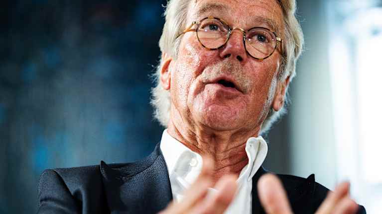 Björn Wahlroos puhuu haastattelussa.