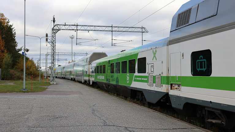 Junanvaunuja asemalaiturilla.