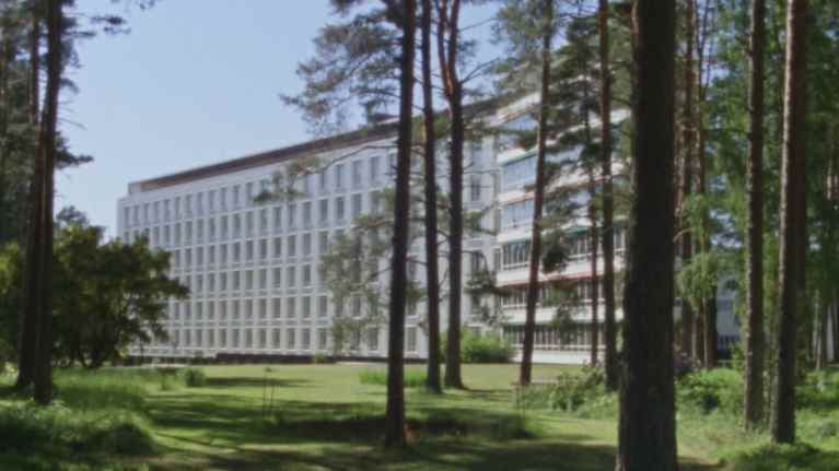 Paimion parantola vanhassa värivalokuvassa.