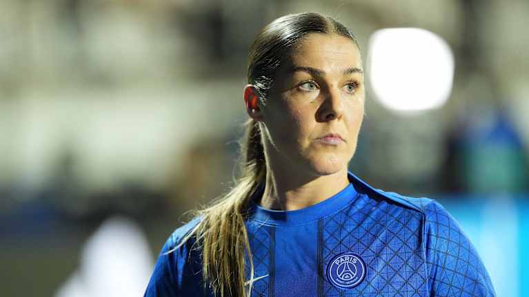 Mary Earps PSG-maalilla.