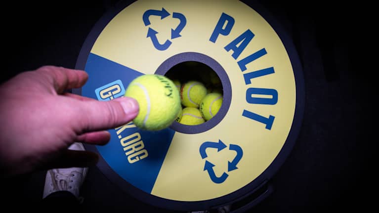 G-task tennispallojen lajittelupiste Talin tennishallilla.