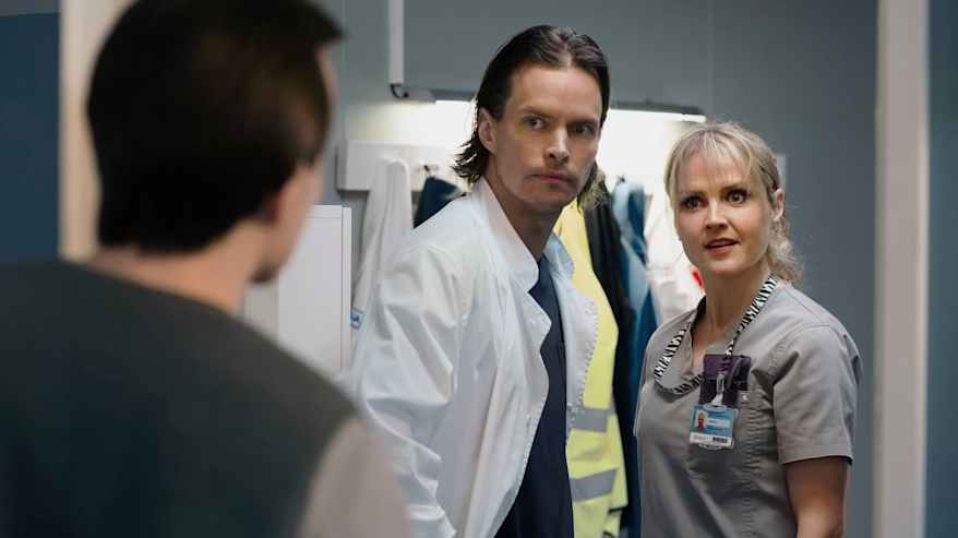 Kuvassa sairaalamiljöössä työnekijöitä