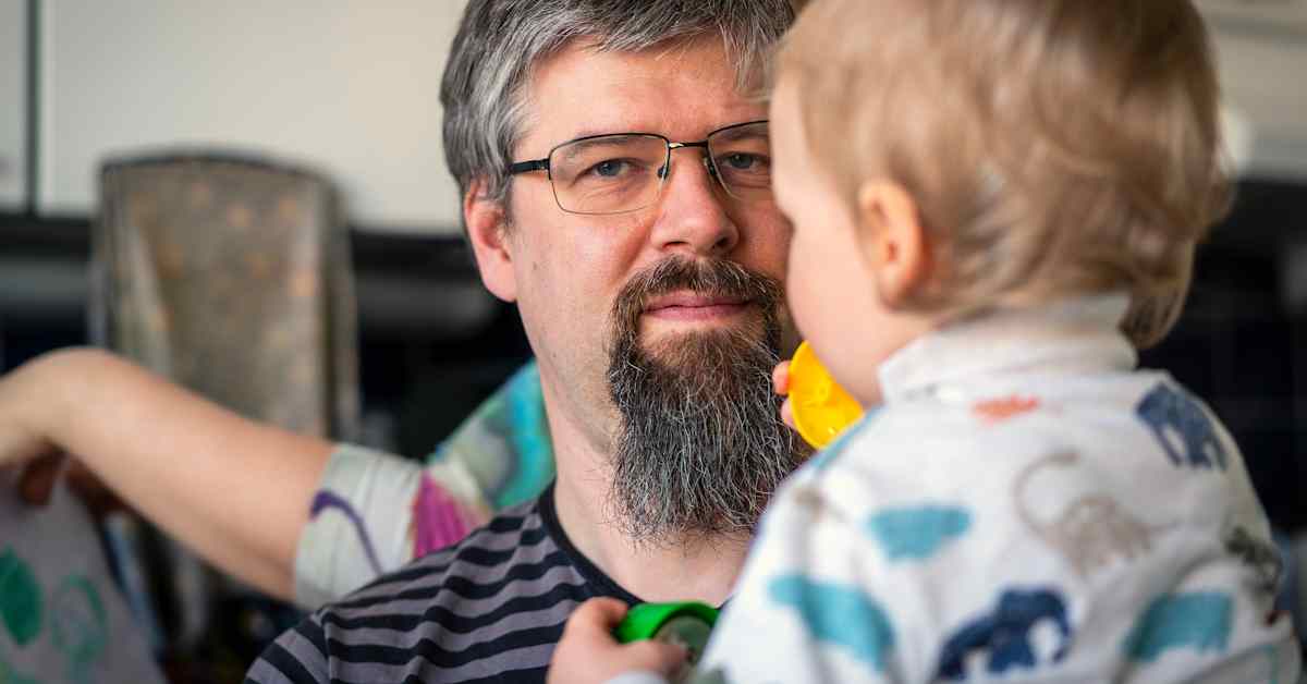 Paiste Mäenpää on onnellinen isä, vaikka elää perhearkea ilman romanttista rakkautta | Akuutti