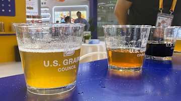 Yhdysvaltain viljaneuvosto esitteli oluita.