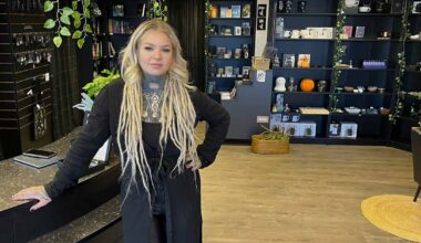 Julia Mäkelä, 24, perusti noitakaupan Kurikkaan ja tiesi, että edessä on ongelmia: ”Huuteluun varauduin, ilkivaltaan en” | Etelä-Pohjanmaa