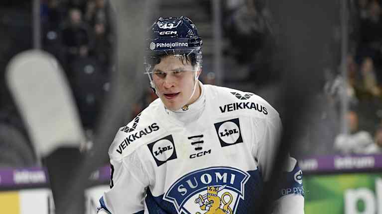 Jesse Puljujärvi Leijonien paidassa Tampereella.