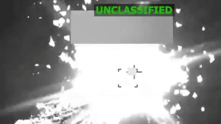 Kuvakollaasi kahdesta iskusta otetusta videokuvasta.