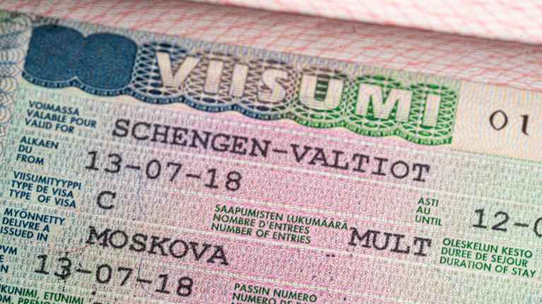 Kuvituskuva. Suomalainen Schengenin monikertaviisumi Venäjän kansalaisen passissa.