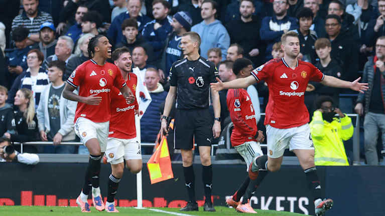 Matthijs de Ligt juhlii tasoitusmaaliaan Tottenhamia vastaan 8.11.2025.