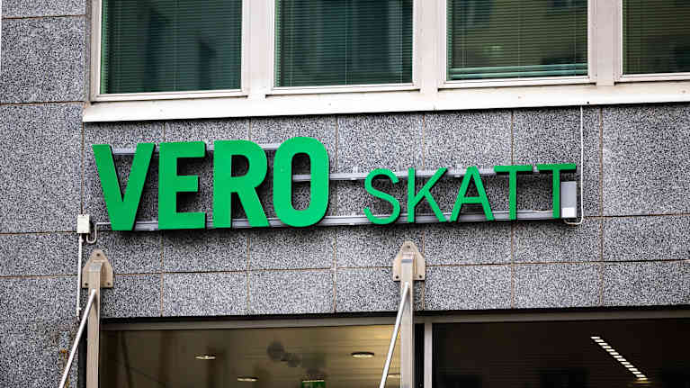 Verotoimiston kyltti: VERO SKATT.