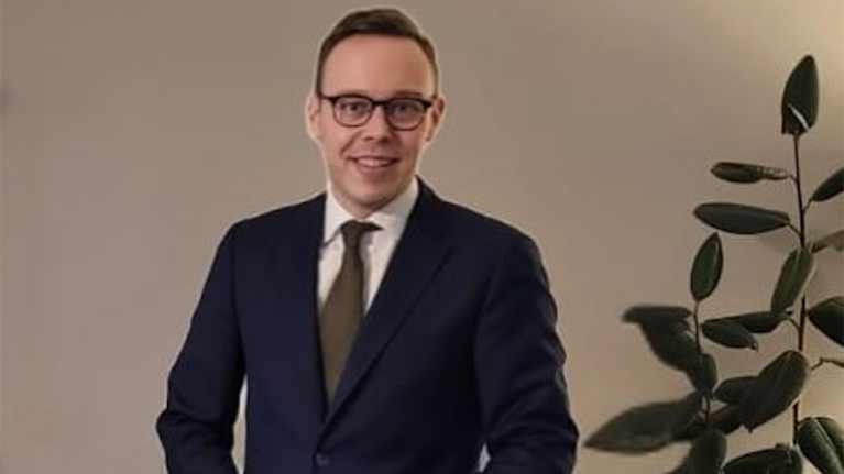 Työministeri Matias Marttinen väitetysti manipuloidussa kuvassa Instagram-sivullaan.