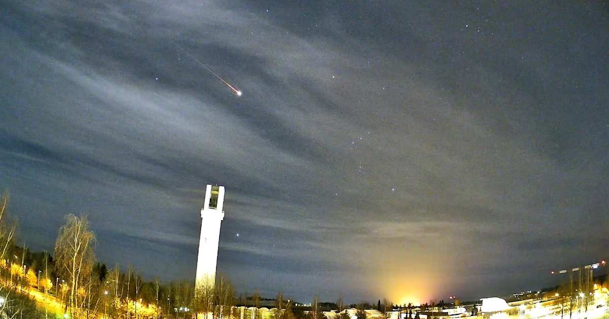 Tulipallo valaisi öistä taivasta Lakeuden ristin yllä – Ursan analyytikko: ”Yli 30 sekunnin lento todella harvinainen” | Etelä-Pohjanmaa