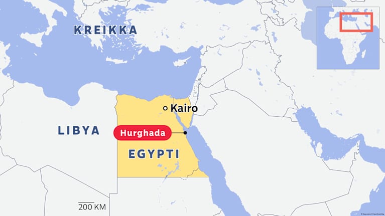 Kartta esittää Egyptin ja sen naapurimaat. Kartassa on merkitty Egyptin pääkaupunki Kairo sekä lomakohde Hurghada, joka sijaitsee Punaisenmeren rannalla. 