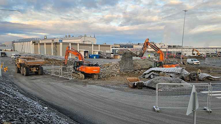 Atrian valmisruokatehtaan rakentaminen alkoi 10. marraskuuta 2025.